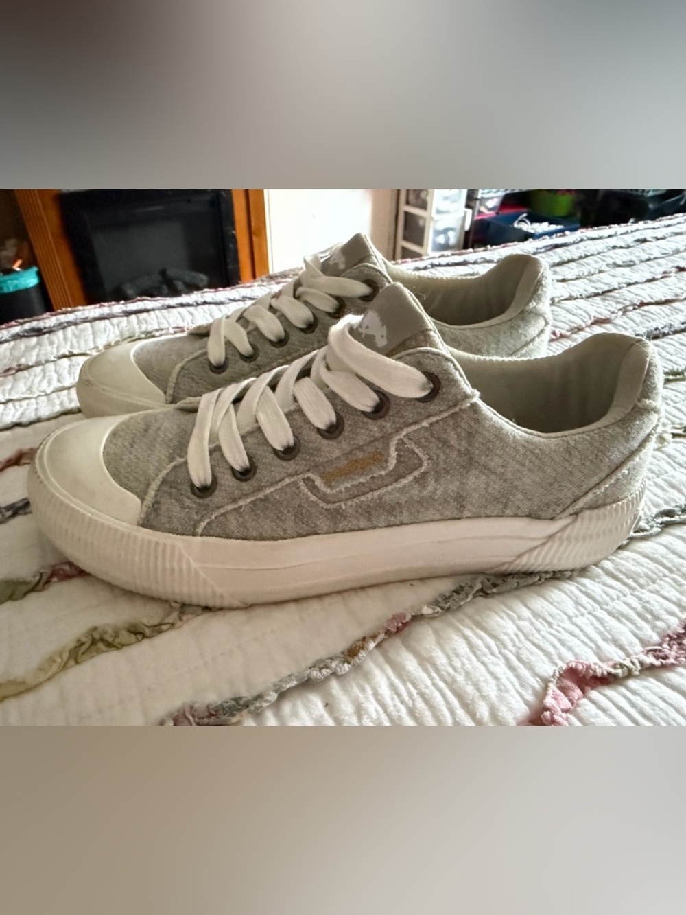 ROCKET DOG…..Casual Gray Lace-Up Women's Sneakers